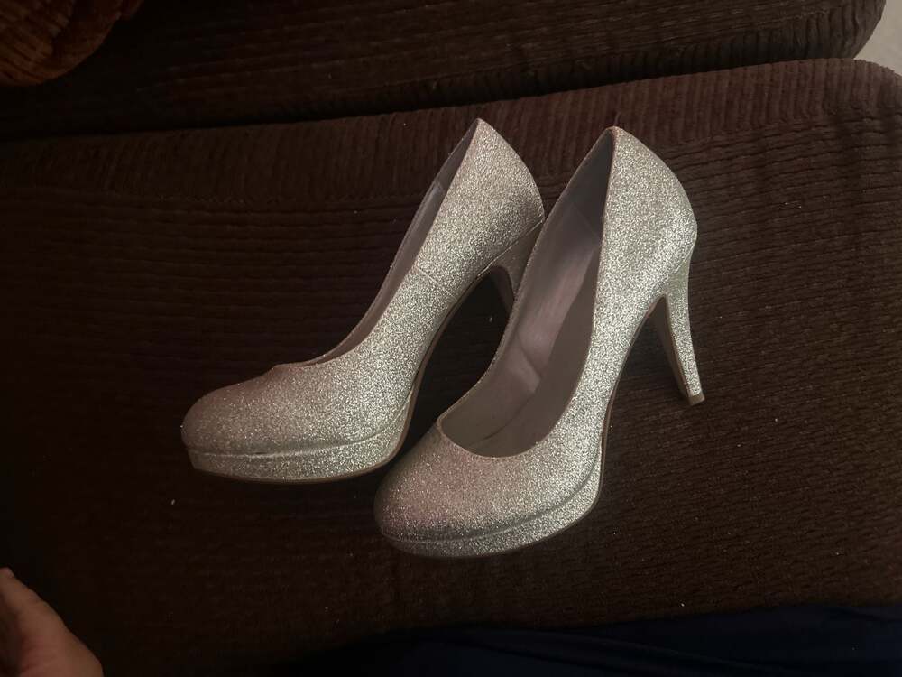 Delicious Eiffel Womens Silver Glitter Round Toe Stiletto Platform Pumps - Picture 2 of 4